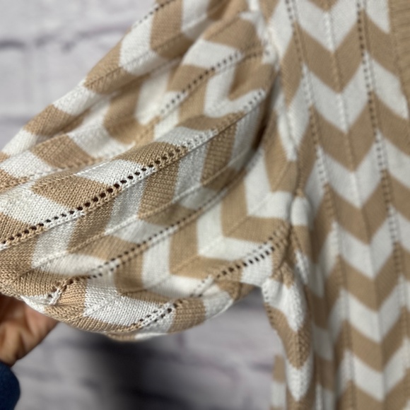 Preppy Chevron Puff-Sleeve Knit Cardigan with a retro vibe – Size S - Picture 5 of 8